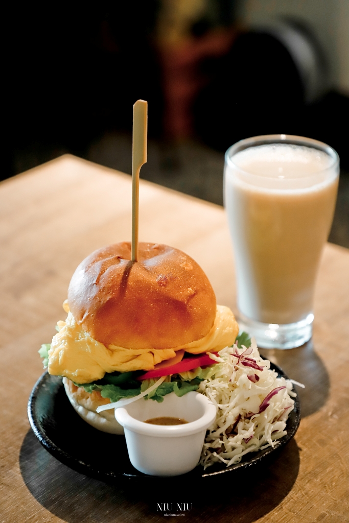 台東長濱美食推薦｜Li′ay里愛，大份量的雙起司漢堡超美味，一間讓人想早起的美味早午餐