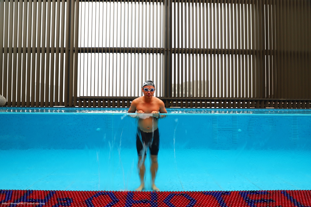 [高雄]H2O水京棧國際酒店:豪華景觀客房，頂樓500吋大螢幕泳池時尚酒吧 @妞妞幸福花園