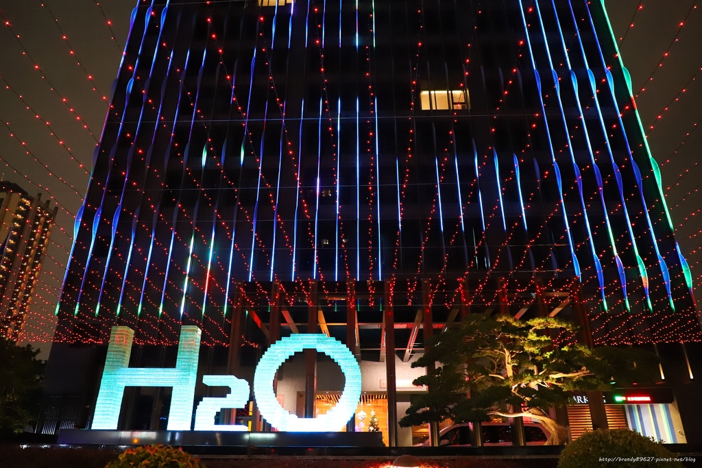 [高雄]H2O水京棧國際酒店:豪華景觀客房，頂樓500吋大螢幕泳池時尚酒吧 @妞妞幸福花園
